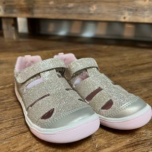 Stride Rite Hadley 2.0 Sneaker Sandal. Brand new without tags. Never worn! Sz 9